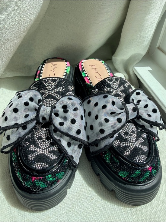 Betsey Johnson Shoes - Betsey Johnson Gladdys Black White Flower Rhinestone Bow Mules Size 6